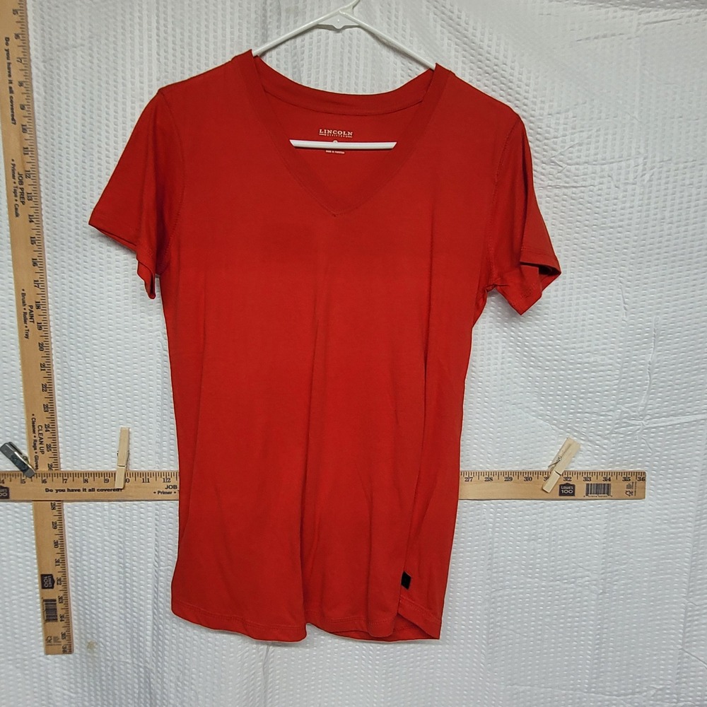Lincoln Outfitters Womens Red V-Neck Short Sleeve T-Shirt Size S